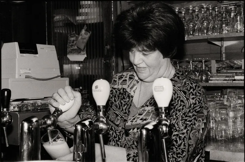 They Know Your Pint Before You Ask: The Landlords Keeping Britain's Pub Soul Alive Without a Single App